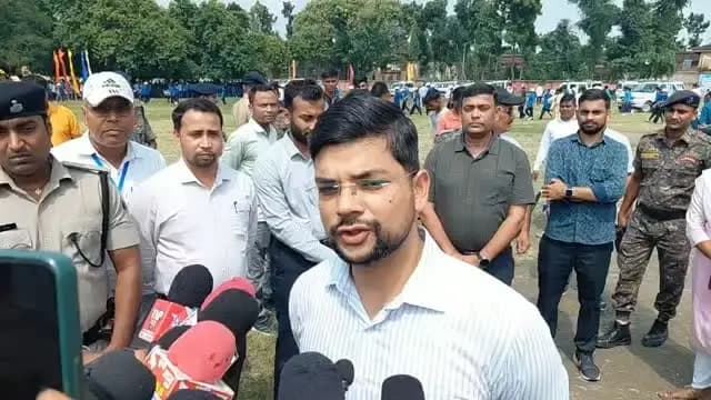 जनसंपर्क कार्यालय:-जिला स्तरीय खेल प्रतियोगिता के अवसर पर मीडिया प्रतिनिधियों से रू-ब-रू होते हुए श्री अंशुल कुमार भा०प्र०से० जिला पदाधिकारी पूर्णिया, बिहार
#cmsamrat
#samratchoudhary
