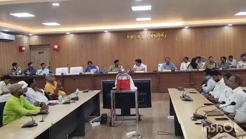 सासाराम: दशहरा त्योहार को लेकर जिला स्तरीय शांति समिति की बैठक आयोजित की गई