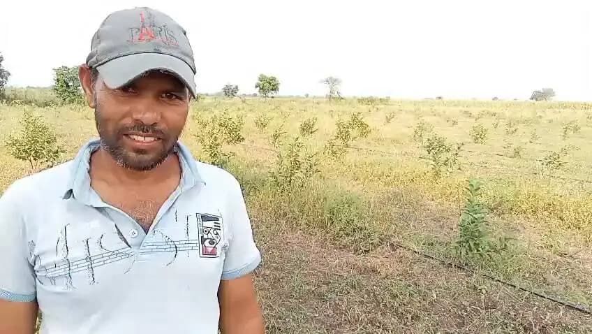 अशोकनगर जिले के ग्राम अर्रोन निवासी कृषक श्री भगवान दास कुशवाह ने बताया कि उद्यानिकी विभाग से पौधारोपण की स्कीम के तहत बगीचा लगाया है,जिसके लिए मेरे को ₹40000 का अनुदान प्राप्त हुआ है। इसके लिए मैं प्रधानमंत्री श्री नरेंद्र मोदी जी एवं मुख्यमंत्री डॉ मोहन यादव जी को धन्यवाद देता हूं और किसानों से अपील करता हूं कि इस स्कीम का लाभ लें।
#सेवा_संकल्प_अभियान
#ashoknagar
