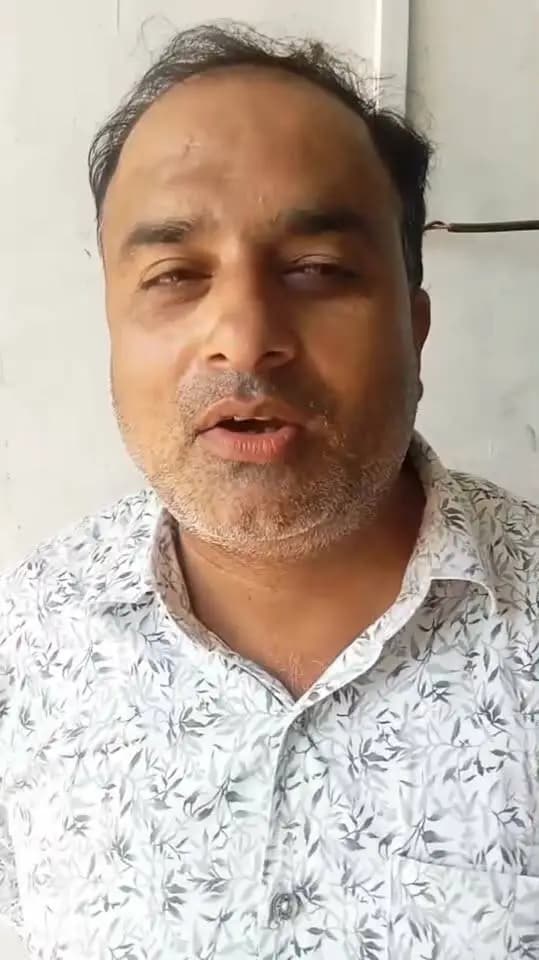 चंदेरी निवासी अब्दुल माजिद बताते है कि प्रधानमंत्री सूक्ष्म खाद्य प्रसंस्करण उद्यम उन्नयन योजना के अंतर्गत लोन लिया था जिससे मेरा कारोबार अच्छा चल रहा है। मैं अभी 10 से 12 लोगों को रोजगार दे रहा हूं। मैं माननीय प्रधानमंत्री श्री नरेंद्र मोदी, माननीय मुख्यमंत्री डॉ मोहन यादव जी का बहुत-बहुत आभार व्यक्त करता हूं जिन्होंने मेरे लिए इतना काम किया।
#सेवा_संकल्प_अभियान
#ashoknagar
