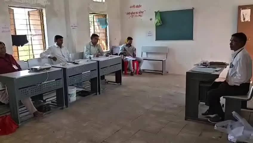 निवाली: निवाली के वार्ड 8 के 14 मतदान केंद्रों पर मतदान जारी, सुरक्षा के चाक चौबंद इंतजाम