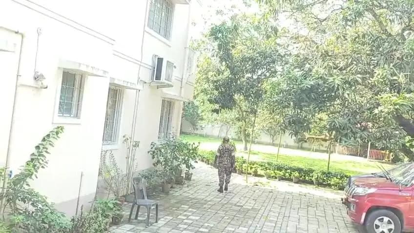সিঙ্গুর: ইন্দ্রনীল সেনের সিঙ্গুর বাগান বাড়িতে ইডির ছাপা, কেন্দ্রীয় জওয়ানদের সঙ্গে উপস্থিতি