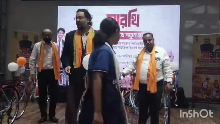 ইংরেজবাজার: ‘সবুজ সাথী’ বদলে ‘সারথি’, মালদায় শুরু বিনামূল্যে সাইকেল বিতরণ