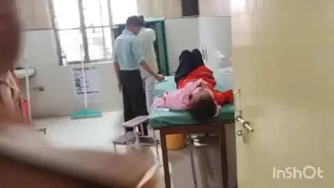 महाराजगंज: बछरावां रेलवे स्टेशन पर ट्रेन पकड़ने जा रही शिक्षिका ट्रेन की चपेट में आई, घायल होकर जिला अस्पताल रेफर