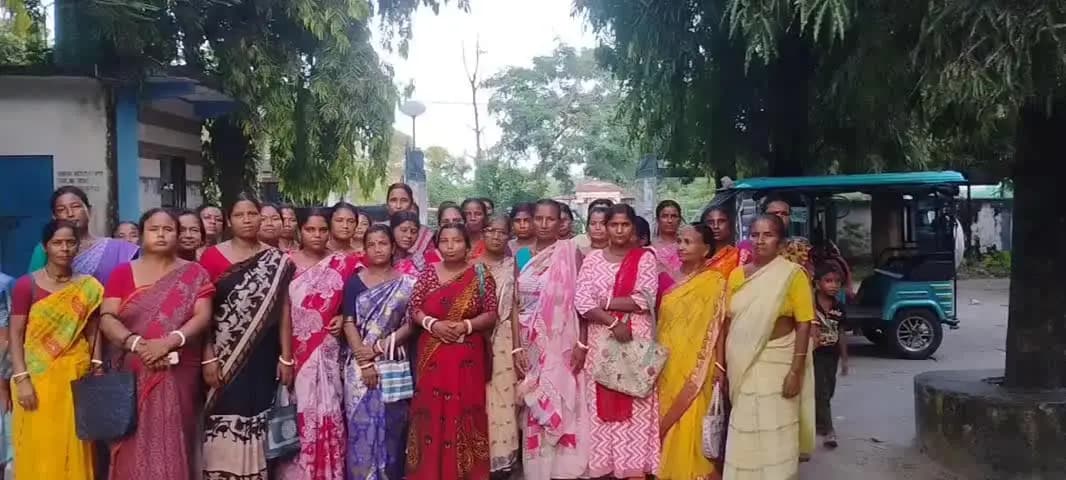 আলিপুরদুয়ার ২: পারোকটা গ্রাম পঞ্চায়েতের সংঘের মহিলাদের বিরুদ্ধে অভিযোগ ব্লক প্রশাসনের কাছে