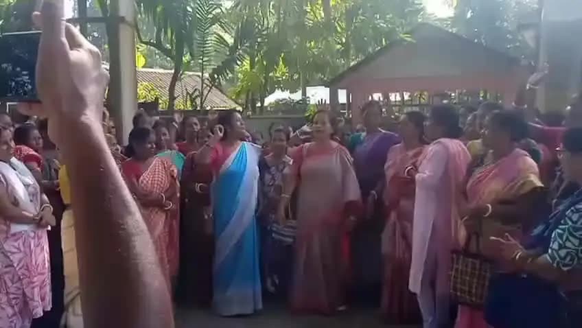 আলিপুরদুয়ার ২: পারোকাটা সংঘ ভবনের সামনে বিক্ষোভ