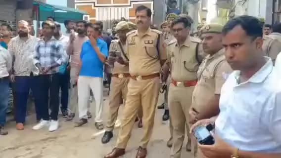 सीतापुर: सीतापुर पुलिस अधीक्षक ने बाढ़ प्रभावित मोहल्लों का निरीक्षण किया, व्यवस्थाओं का लिया जायजा