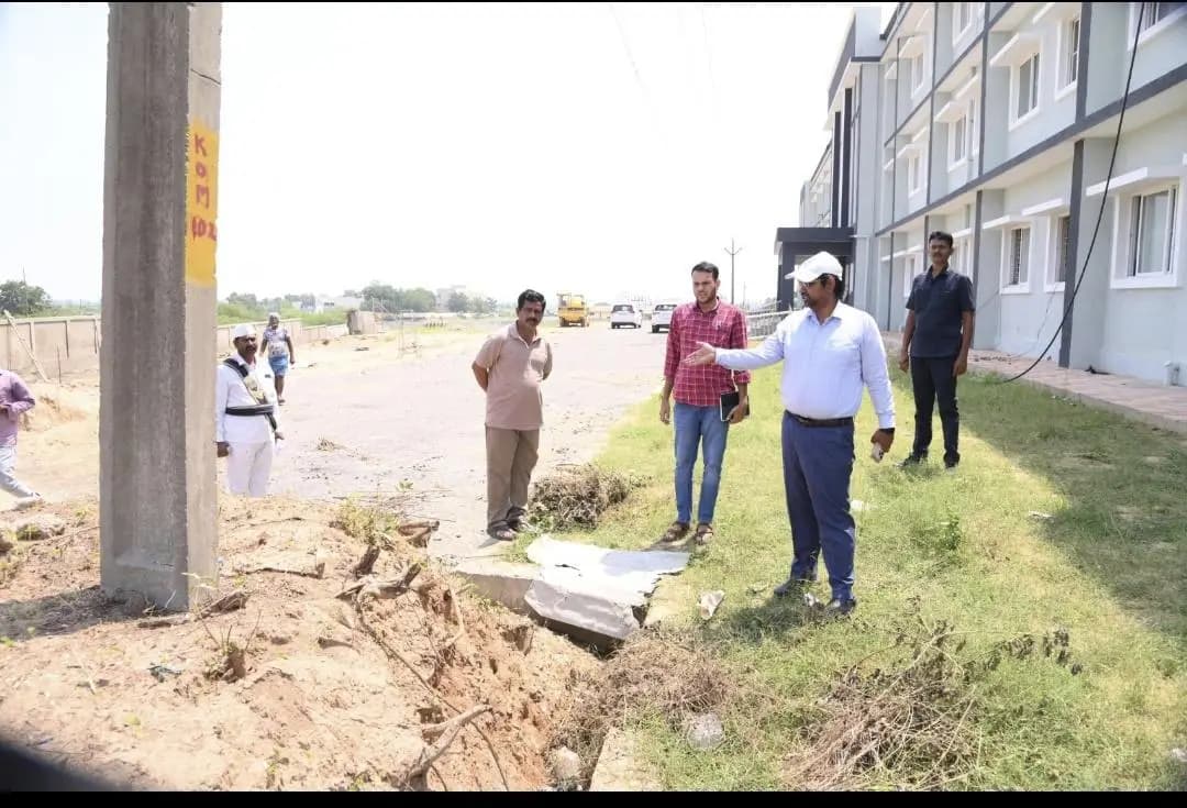 చెన్నూరు: చెన్నూర్ లో 100 పడకల ఆసుపత్రి పనులను పరిశీలించిన కలెక్టర్