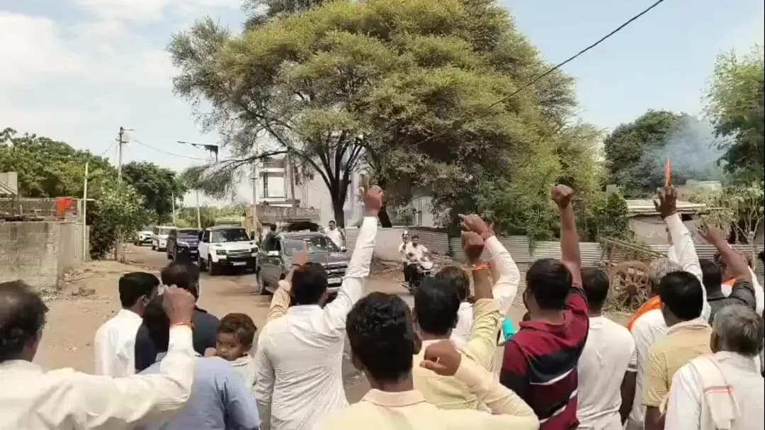 अंबड: मराठा संघर्ष योद्धा मनोज दादा जरांगे यांची आंतरवाली सराटी येथे भेट...