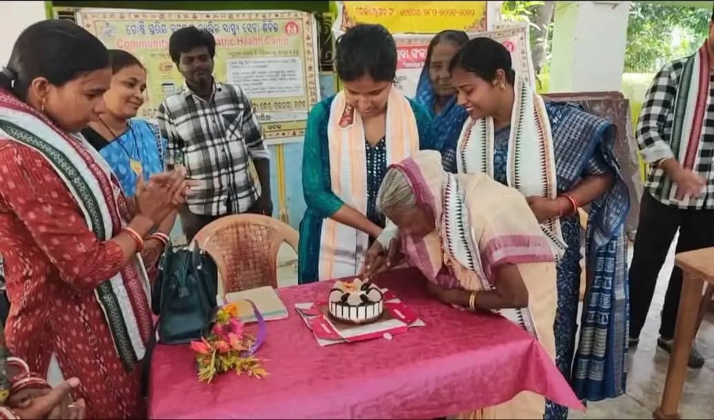 କଟକ ପୌରାଞ୍ଚଳ: ଯୋବ୍ରାରେ ବରିଷ୍ଠ ନାଗରିକଙ୍କ ପାଇଁ ସ୍ୱାସ୍ଥ୍ୟ ଶିବିର, ପାଳନ ହେଲା ବିଶେଷ ଜନ୍ମଦିନ