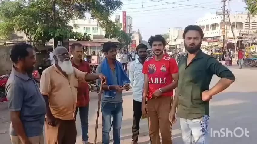 जालना: रेल्वे स्थानक चौकातील टपरीधारकांवर कारवाई; महापालिकेविरोधात संतापाचा उद्रेक*