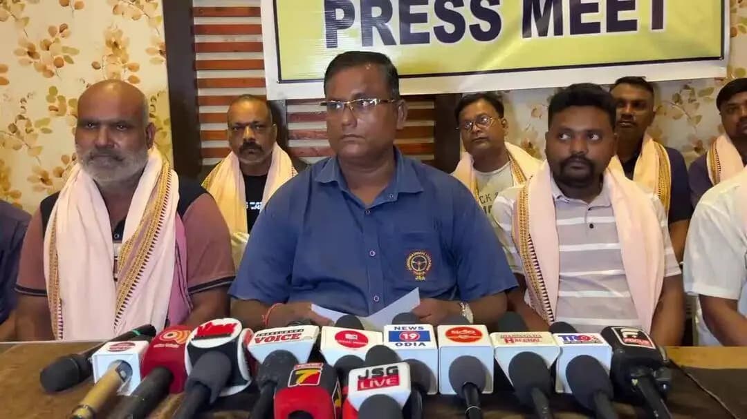 ଝାରସୁଗୁଡା: ଝାରସୁଗୁଡା ଡ୍ରାଇଭର ସଙ୍ଘ ପକ୍ଷରୁ ସାମ୍ବାଦିକ ସମିଳନୀ