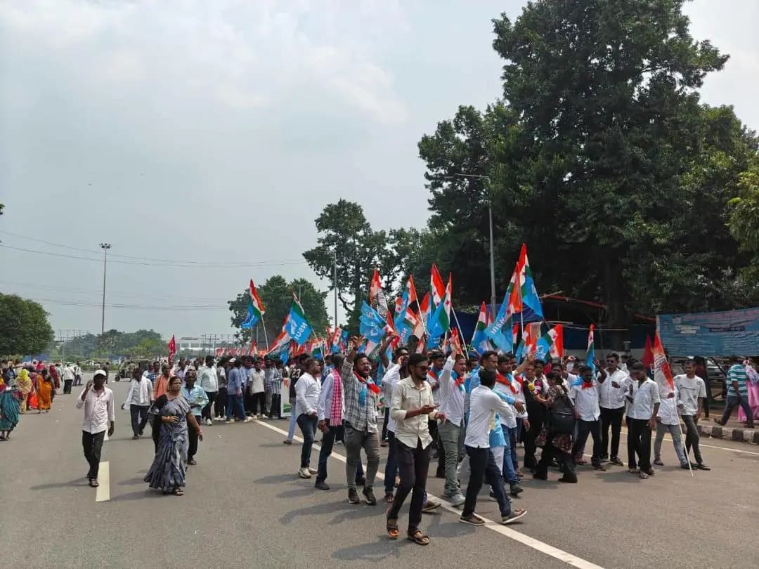 କଟକ ପୌରାଞ୍ଚଳ: କଟକରେ ଓଡ଼ିଶା ମାଟିର ହକ୍ ପାଇଁ ବିଶାଳ ବିକ୍ଷୋଭ, 500ରୁ ଅଧିକ ଯୁବକ ସାମିଲ