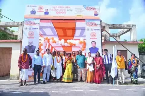 ମାଲକାନଗିରି: ବରିଷ୍ଠ ନାଗରିକ ତୀର୍ଥଯାତ୍ରା ଯୋଜନାରେ ଅଯୋଧ୍ୟା-ବାରାଣସୀ ଗସ୍ତ: ମାଲକାନଗିରିରୁ ଶୁଭାରମ୍ଭ କଲେ ଜିଲ୍ଲା ପରିଷଦ ଅଧ୍ୟକ୍ଷା ଓ ଅତିରିକ୍ତ ଜିଲ୍ଲ
