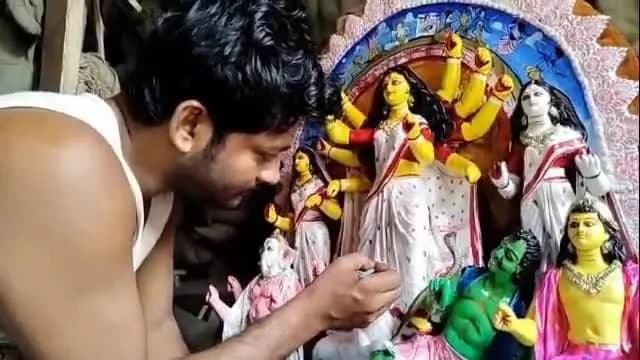 কালনা ২: কালনার হাটগাছার শিল্পীর দুর্গা পাড়ি দিচ্ছে ইংল্যান্ড