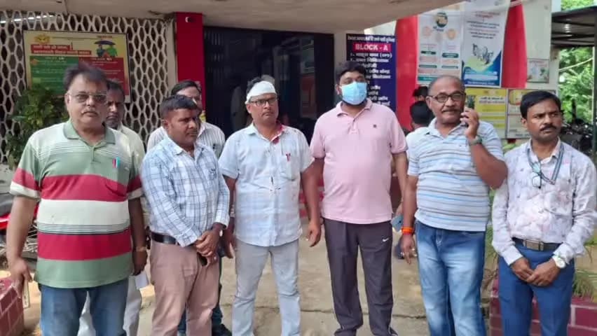 नासरीगंज: पैगा राजकीय मिडिल स्कूल में पेड़ काटने के विवाद में प्रधानाध्यापक पर लाठी से हमला, स्कूल में मचा हड़कंप