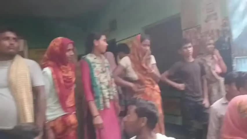 धौरहरा: राठौरन पुरवा गांव में तालाब में डूबकर युवक की मौत, मचा कोहराम