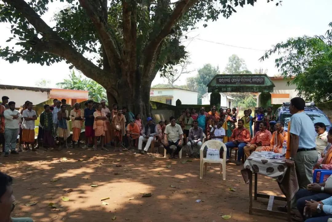 କୋଟପାଡ: ବୋରିଗୁମ୍ମାରେ ବନ୍ୟା କ୍ଷତିଗ୍ରସ୍ତଙ୍କୁ ଭେଟିଲେ କୋଟପାଡ଼ ବିଧାୟକ