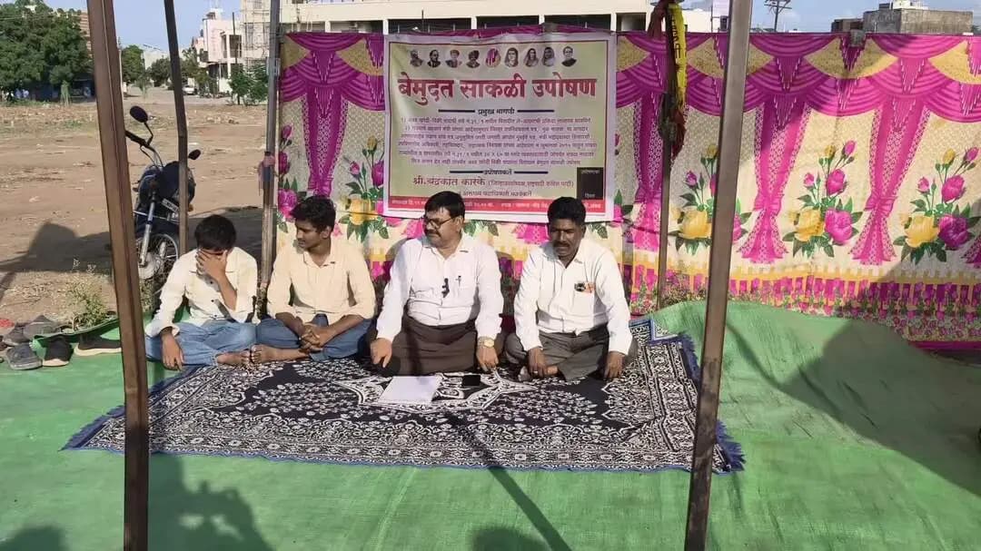 अंबड: ताब्यात असलेल्या भूखंडाचे भाडे करार करण्यासाठी राष्ट्रवादी काँग्रेसचे जिल्हा कार्याध्यक्ष चंद्रकांत कारके यांचे बे मुदत