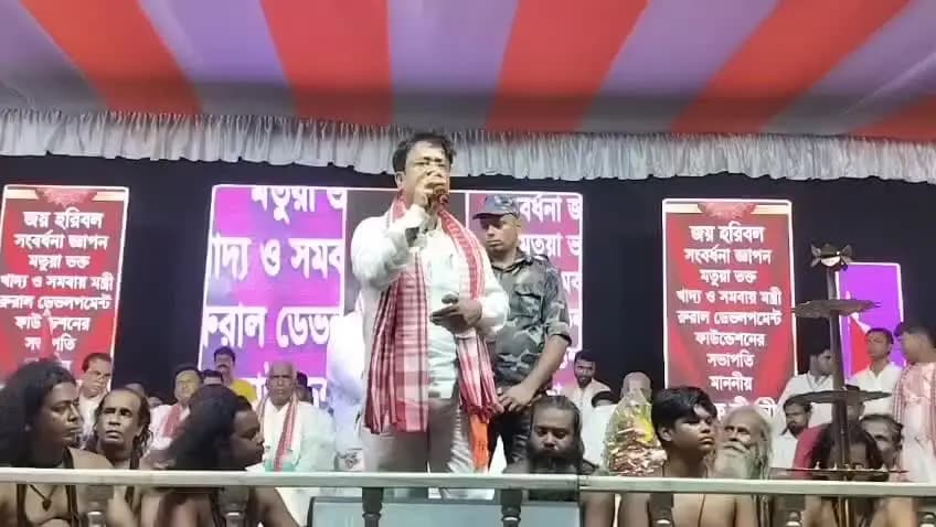 আউশগ্রাম ১: মতুয়া সমাজ থেকে ডাক্তার-ইঞ্জিনিয়ার-আমলা তৈরি হোক, গুসকরায় বার্তা খাদ্যমন্ত্রীর