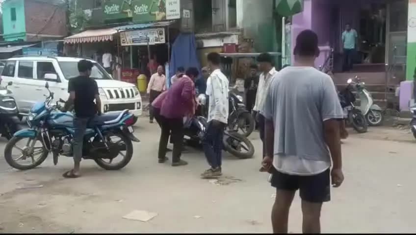 ମୋହନା: ମୋହନା ମୁଖ୍ୟ ରାସ୍ତାରେ କାର୍କୁ ପିଟିଲା ବାଇକ, ଦୁର୍ଘଟଣାରେ ଅଳ୍ପକେ ବର୍ତ୍ତିଲେ ବାଇକ