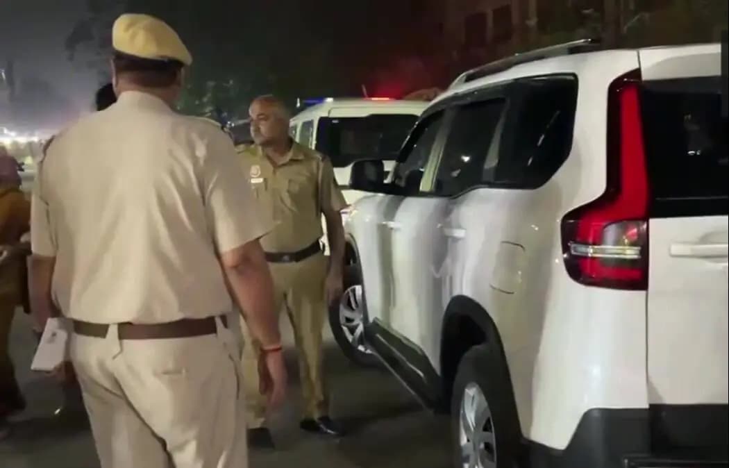 रोहिणी: दिल्ली पुलिस ने उत्तर-पश्चिम जिले के इलाकों में रात की गश्त बढ़ाई