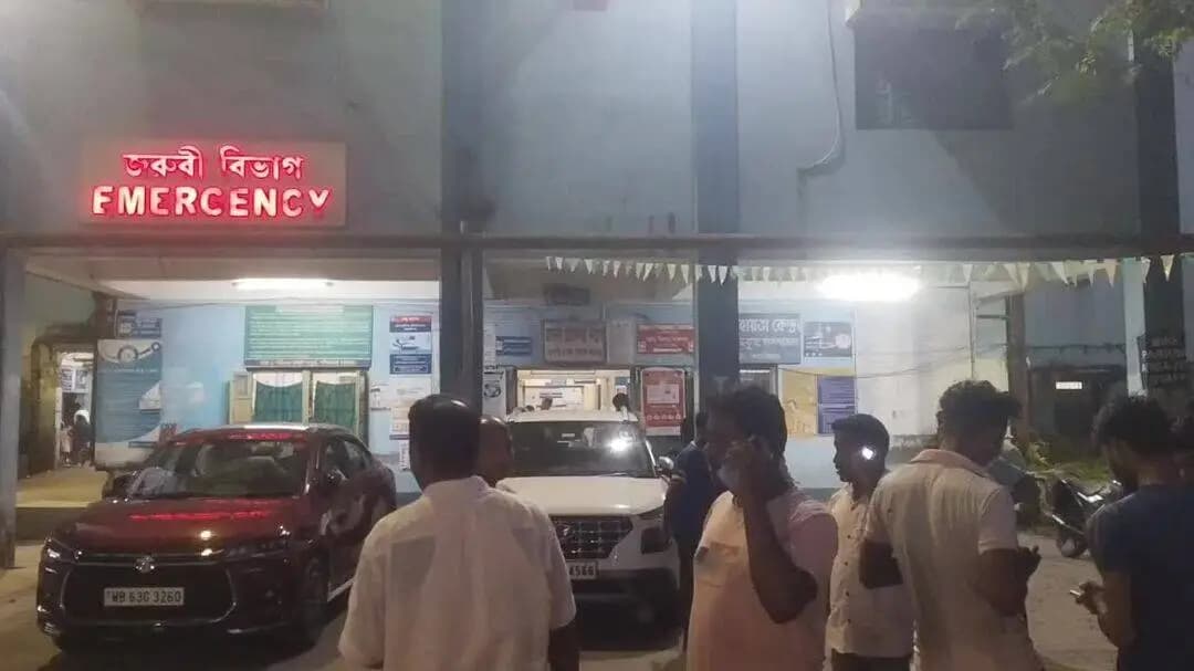দিনহাটা ১: নাউয়ার বাজারে ভয়াবহ পথ দুর্ঘটনা, ট্রাকের চাকায় পিষ্ট হয়ে মৃত্যু বাইক আরোহীর