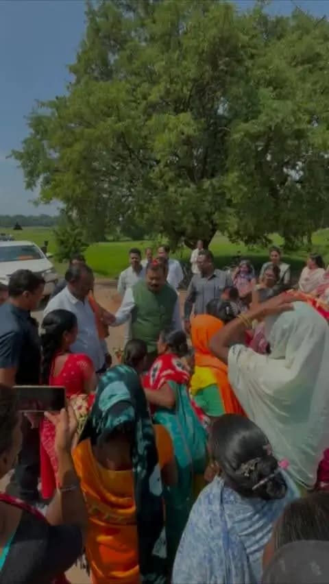 सेवा संकल्प अभियान के तहत आँगन मिलन कार्यक्रम
आँगनबाड़ी कार्यकर्ताओं, सहायिकाओं एवं मितानिन के सेवाभाव को सम्मान, महिलाओं एवं किशोरियों को पोषण और स्वस्थ जीवनशैली की जानकारी।
सेवा, सम्मान और जनभागीदारी से सशक्त होता समाज।
#सेवा_संकल्प_अभियान #SevaSankalpAbhiyan #SevaSankalp #JanSeva