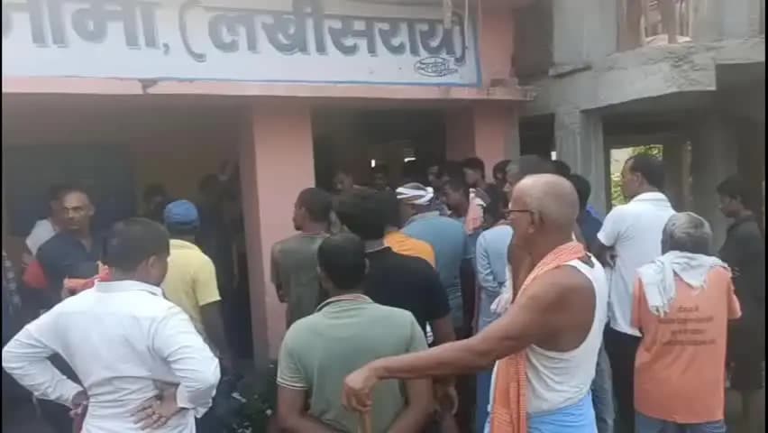 रामगढ़ चौक: नंदनामा दुर्गा मंदिर में चोरी,2Kg के 3 तीन चांदी का मुकुट,35kg सिक्का समेत लाखों के कीमती सामान चोरी,पहुंची FSL
