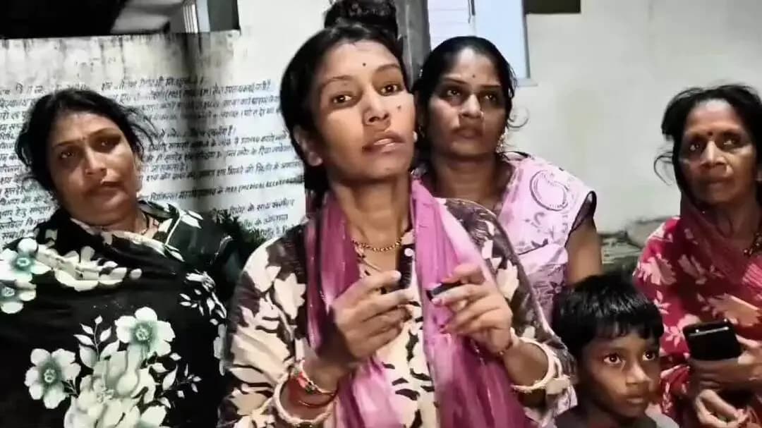 खंडवा: खंडवा बस स्टैंड पर मारपीट में घायल युवक की मौत, परिजनों ने विधायक पर लगाए गंभीर आरोप; अस्पताल में हंगामा
