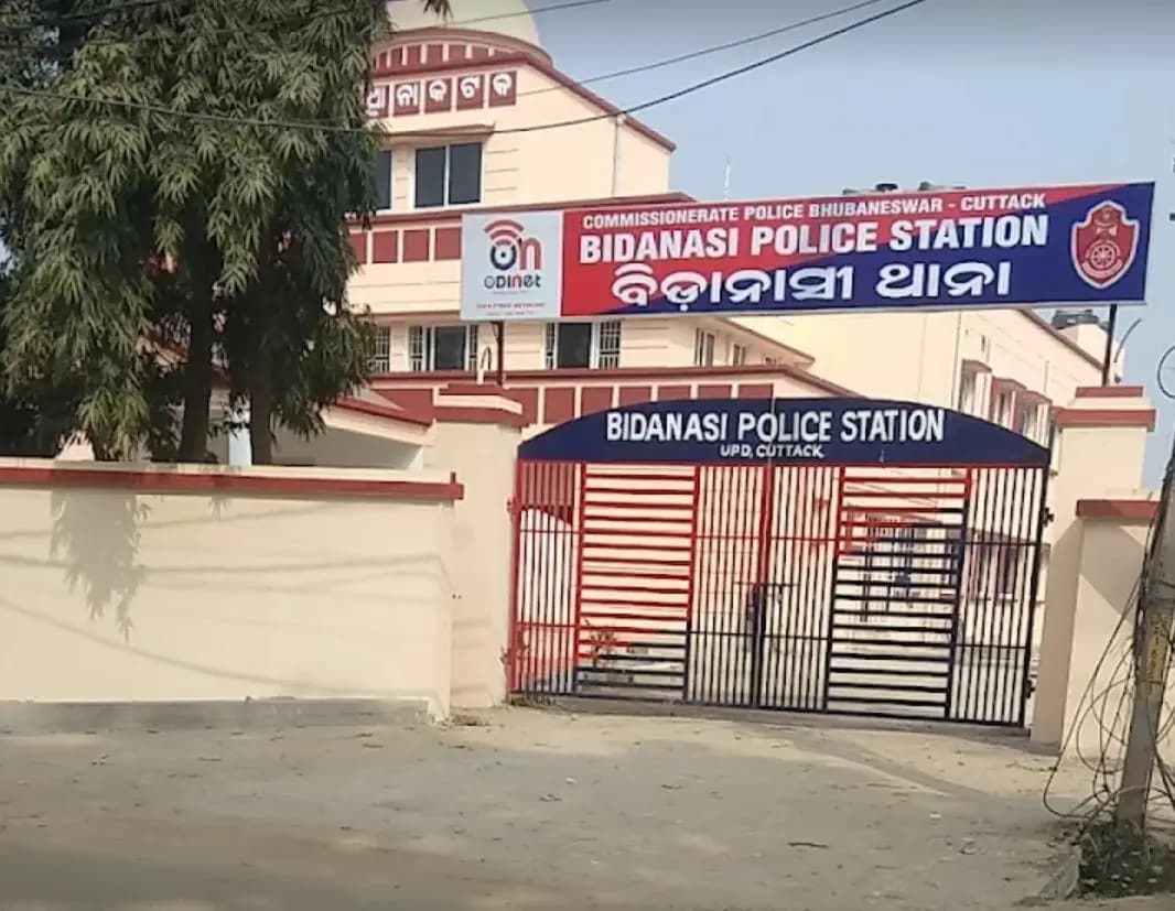 କାଠଫାଳିଆରେ ପିଟି ହାତ ଭାଙ୍ଗିଲା, ବିଡ଼ାନାସୀରେ ଅଭିଯୁକ୍ତ ଗିରଫ