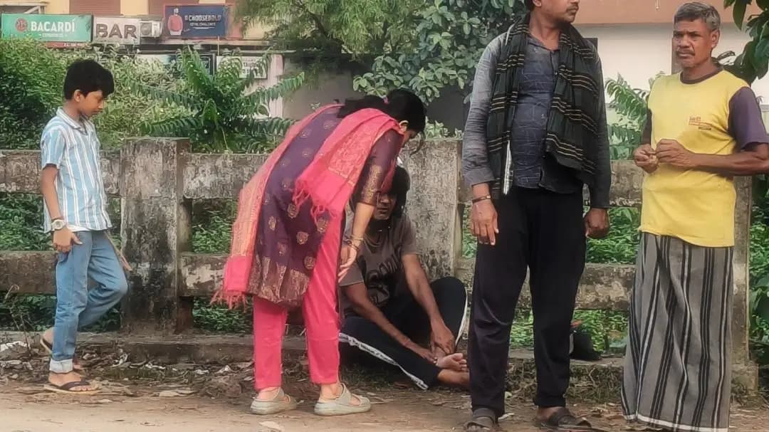ରଙ୍ଗ-ହାଇକୋର୍ଟ ରାସ୍ତାରେ ଦୁଇ ବାଇକ ମଧ୍ୟରେ ଦୁର୍ଘଟଣା: ବିପଜ୍ଜନକ କଟ୍କୁ ନେଇ ସ୍ଥାନୀୟ ବାସିନ୍ଦା ଅସନ୍ତୁଷ୍ଟ