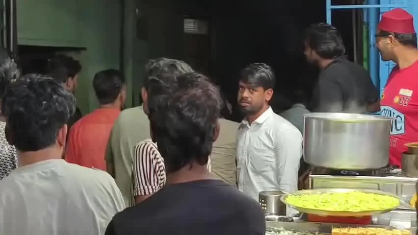मुज़फ्फरनगर: मुजफ्फरनगर में सपा की गुटबाजी पर चर्चा, मीनाक्षी चौक पर भिड़े सपा नेता; लात-घूंसे चले और गाड़ी में तोड़फोड़