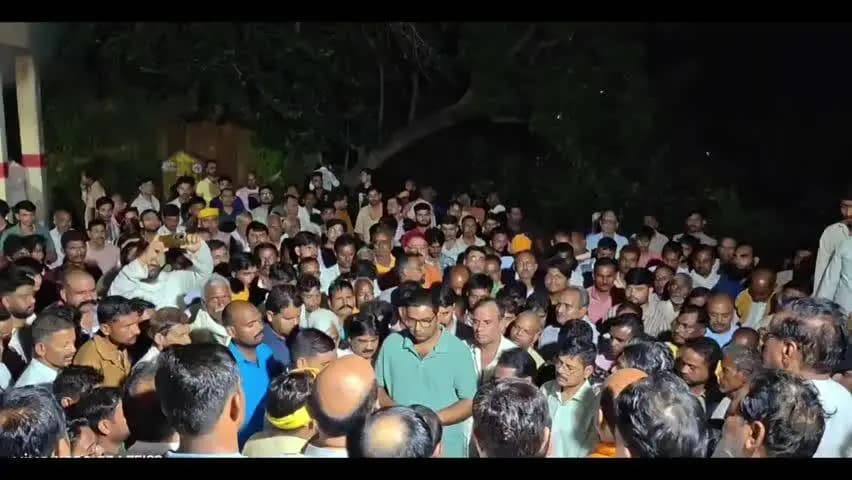 मऊरानीपुर: पांच मौतों से गमगीन देवरी सिंहपुरा, एक साथ जले पिता-पुत्र और दो भाइयों की चिताएं