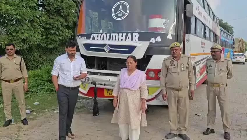 लखीमपुर: लखीमपुर में बस एसोसिएशन की हड़ताल के बीच ARTO की बड़ी कार्रवाई, 20 ई-रिक्शा समेत कई वाहन बंद, ARTO ने दी जानकारी