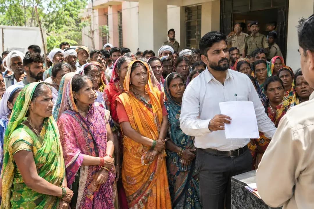 मनोरा: महिला बचत गटांचे 2026-28 कर्ज व्याज माफ करण्यासाठी तहसीलवर एल्गार समितीची धडक