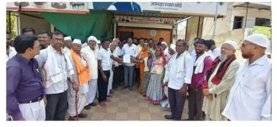 मनोरा: मानोरा तालुक्यातील 832 कोटींच्या अनुदानासाठी शेतकऱ्यांची मुख्यमंत्र्यांना आर्त पत्र