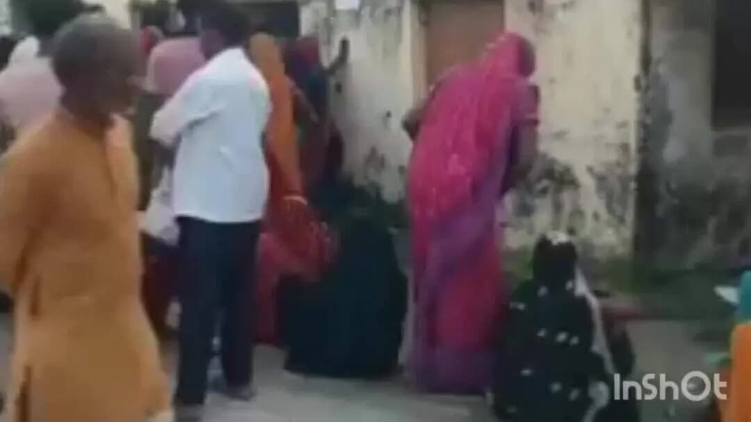 केिशनपुर: किशनपुर में छत के शिविर में गरीबों से आवेदन के नाम पर पैसे मांगने का आरोप, हड़कंप