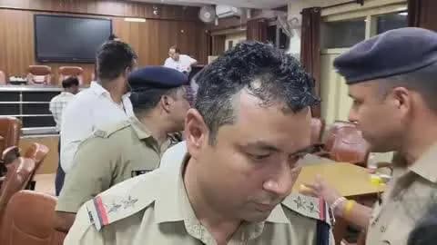 रुद्रपुर: डिग्री कॉलेज में छात्र संघ चुनाव में अध्यक्ष पद पर निर्दलीय प्रत्याशी गौरव कुशवाहा की जीत पर पुलिस ने पहुंचाया घर