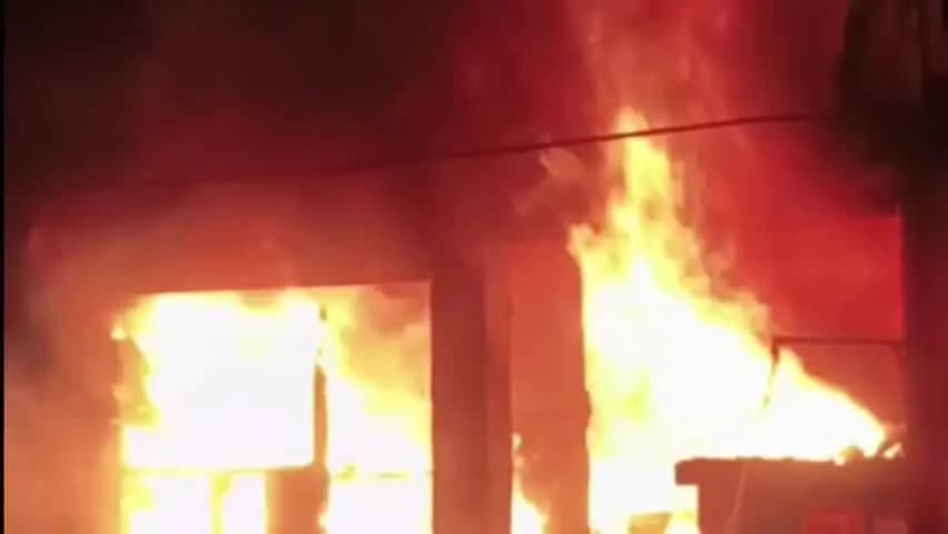 बिलग्राम: हरदोई के बिलग्राम में बिट्टू शॉपिंग मॉल में लगी भीषण आग, 90 लाख का सामान खाक, 5 घंटे की मशक्कत से बुझी लपटें
