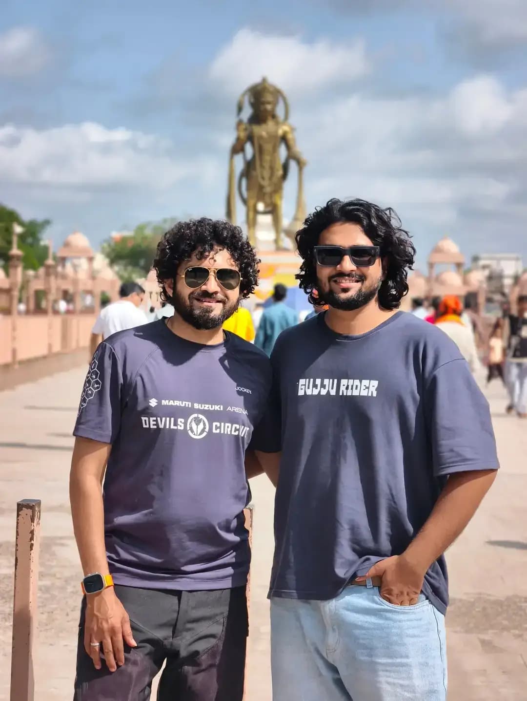 Dost banjana bohat aasan he, Dosti ko samjna Nibhana Har kisike bas ki baat nahi he
#gujjurider #dosti #bikerider #travel #sarangpur