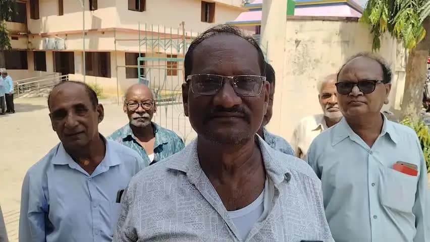 ରାୟଗଡା: ଅବସରପ୍ରାପ୍ତ ଶିକ୍ଷକ ମାନଙ୍କ ବିଭିନ୍ନ ଦାବିନେଇ ପ୍ରଧାନ ମନ୍ତ୍ରୀ ଙ୍କ ଉଦ୍ଦେଶ୍ୟରେ ପଦ୍ମପୁର ବିଡ଼ିଓଙ୍କୁ ପ୍ରଦାନ ଶୁଣିବା ପ୍ରତିକ୍ରିୟା