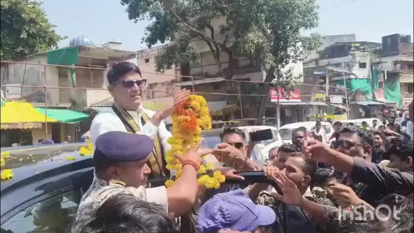 पिपरिया: पिपरिया पहुंचे आजाद समाज पार्टी के दामोदर यादव का भव्य स्वागत, विरोध के बीच आमने-सामने आए संगठन