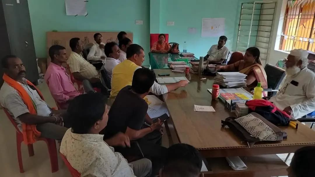 ପାଟକୁରା: ଫକୀରାବାଦ ରାମଚନ୍ଦ୍ର ନୋଡାଲ ଉଚ୍ଚ ବିଦ୍ୟାଳୟ ପରିଦର୍ଶନ କଲେ ବିଜେପି ନେତା ତେଜେଶ୍ୱର ପରିଡ଼ା