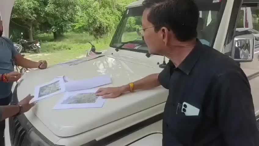 मऊ: परदहा ब्लाक क्षेत्र के अंतर्गत ग्राम पंचायत खरगजेपुर में मनरेगा में अनियमितता व भ्रष्टाचार का मामला सामने आया