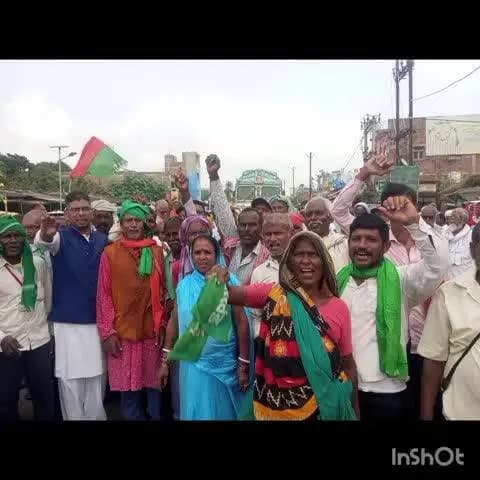 मेहरमा: मेहरमा थाना मोड़ के पास झारखंड आंदोलनकारी संघर्ष मोर्चा के आंदोलनकारियों ने अपनी मांगों को लेकर सड़क जाम की