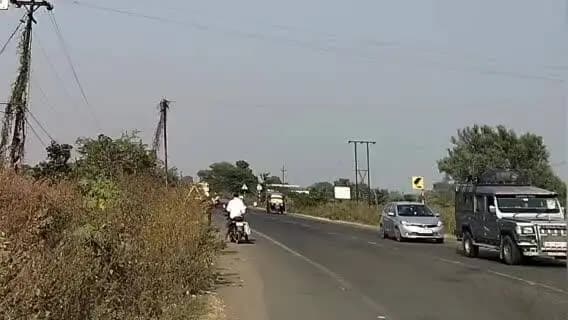 हिंगोली: हिंगोलीत अवैध वाळू वाहतूक करणारे तीन हायवा पकडले: 35 लाखांचा मुद्देमाल जप्त, तिघांवर शहर पोलिस ठाण्यात गुन्हा दाखल