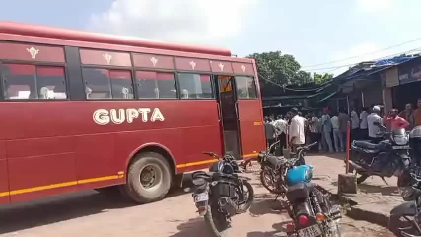 पलिया: DM के आश्वासन पर पलिया बस यूनियन ने 2 दिवसीय हड़ताल खत्म की, बसों का संचालन शुरू