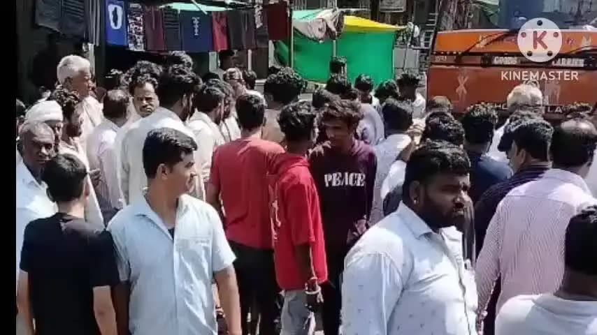राजपुर: राजपुर के हाथी गेट पर आयशर वाहन की टक्कर से बाइक सवार के पैर में गंभीर चोट
