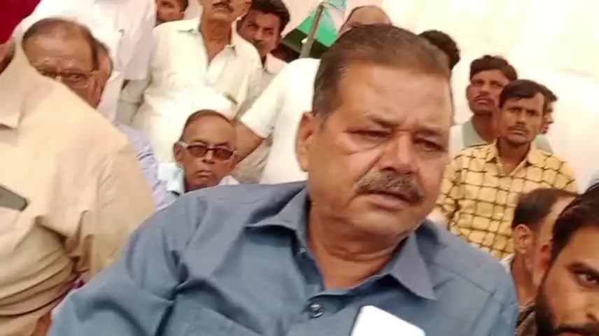 लखीमपुर: लखीमपुर शहर में पलिया, निघासन, धौरहरा की निजी बस यूनियनों की हड़ताल खत्म, डीएम के आश्वासन के बाद बसों का संचालन शुरू
